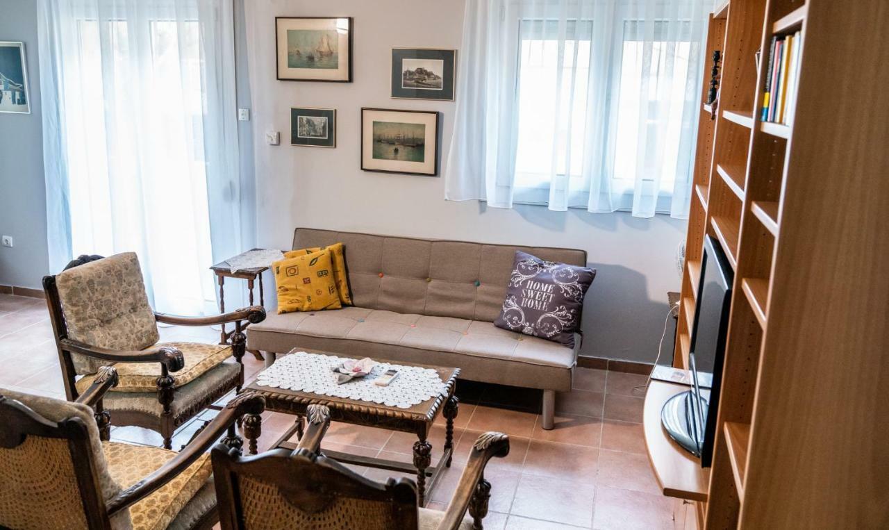 Next To The Sea - Apartment Agia Trias Exteriör bild